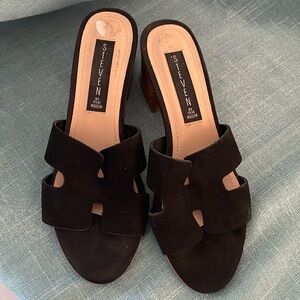 Steve Madden Black Suede slippers